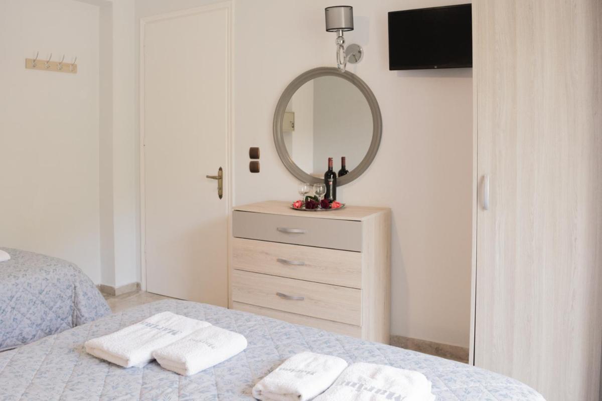 Marina Apartments, Ájos Górdios Eksteriør bilde